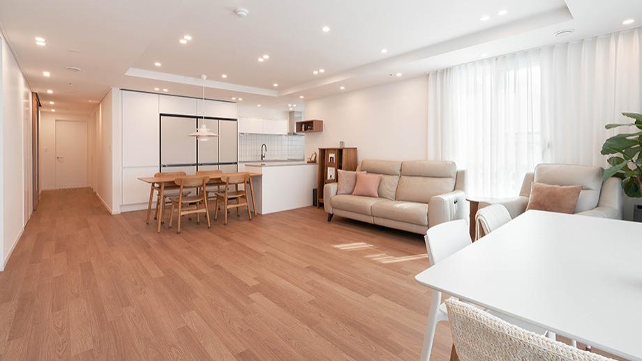 134㎡老房经过大整改后，下沉式玄关+横厅，蜕变成我买不起的样子