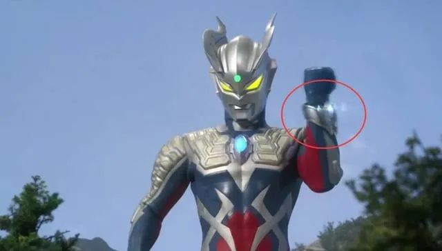 同人|APEX推出的新皮肤，让赛罗奥特曼添了个妈