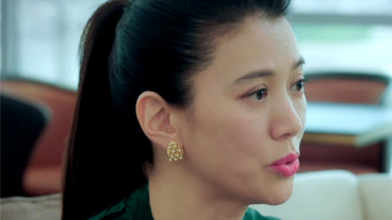 袁咏仪|袁咏仪回归荧幕发福明显，高清镜头皱纹多，头发却依旧乌黑浓密