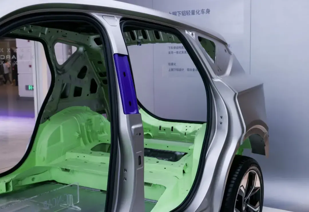 阿尔法|极狐 阿尔法S：搭载鸿蒙OS车载智能系统