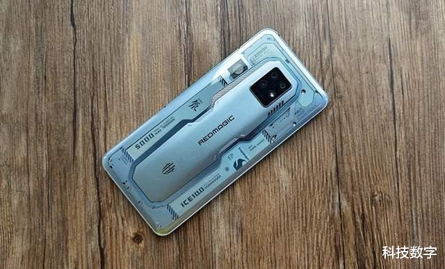 5G|两款主打性能的骁龙8+旗舰比拼信号？超级n28 5G信号简直yyds