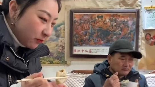 朱之文|大衣哥向粉丝吐槽，大衣嫂包的饺子难吃，评论区却已变了味