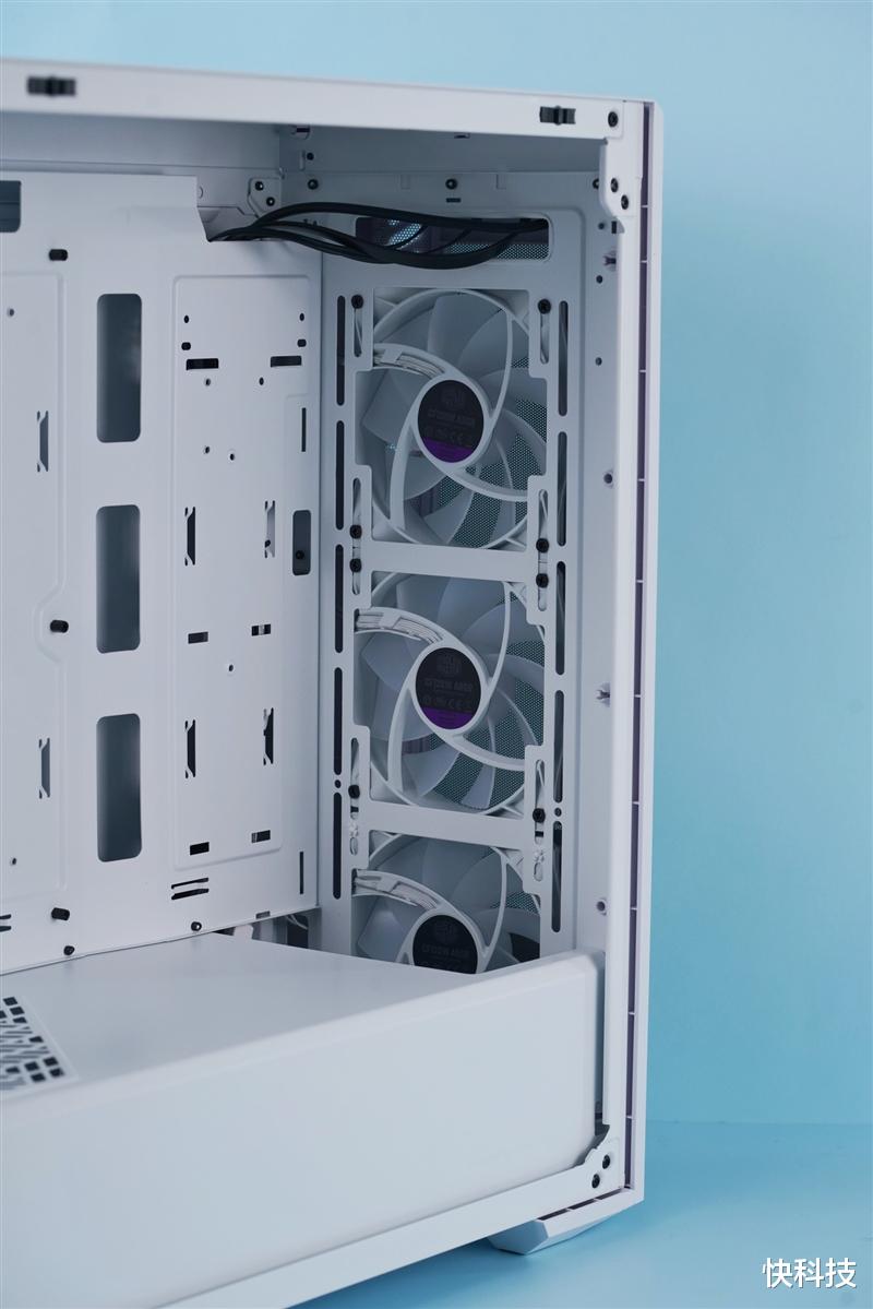 固态硬盘|致敬经典!酷冷至尊MB520 Mesh机箱评测:散热和颜值并存的实力派