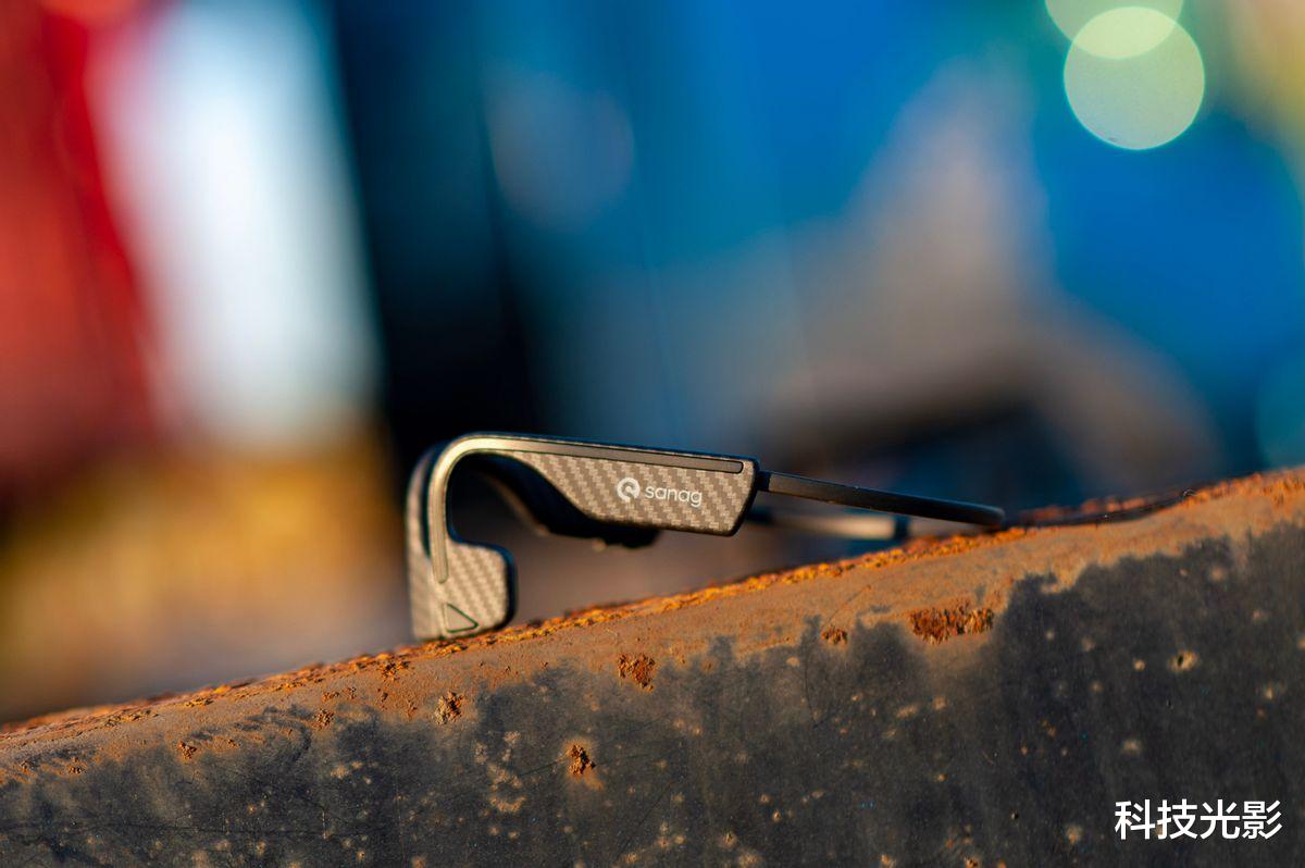 耳機|Sanag塞那氣傳導耳機體驗評測：用碳纖材質和鋁合金包裝打造