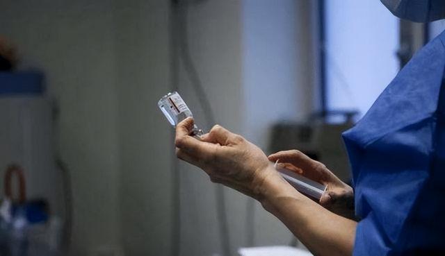 iPhone4s|10年前,一位17岁高中生黑诊所卖肾换苹果手机,获赔147万却葬送人生