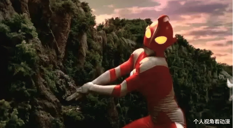 坂本|哉阿斯奥特曼：为什么坂本的做法引发争议？或许坂本就没有看过吧