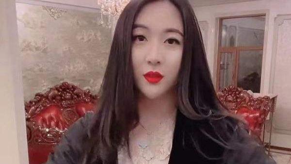 身份证|网红张开凤被怀疑是男儿身？被逼当场卸妆，真容吓坏网友