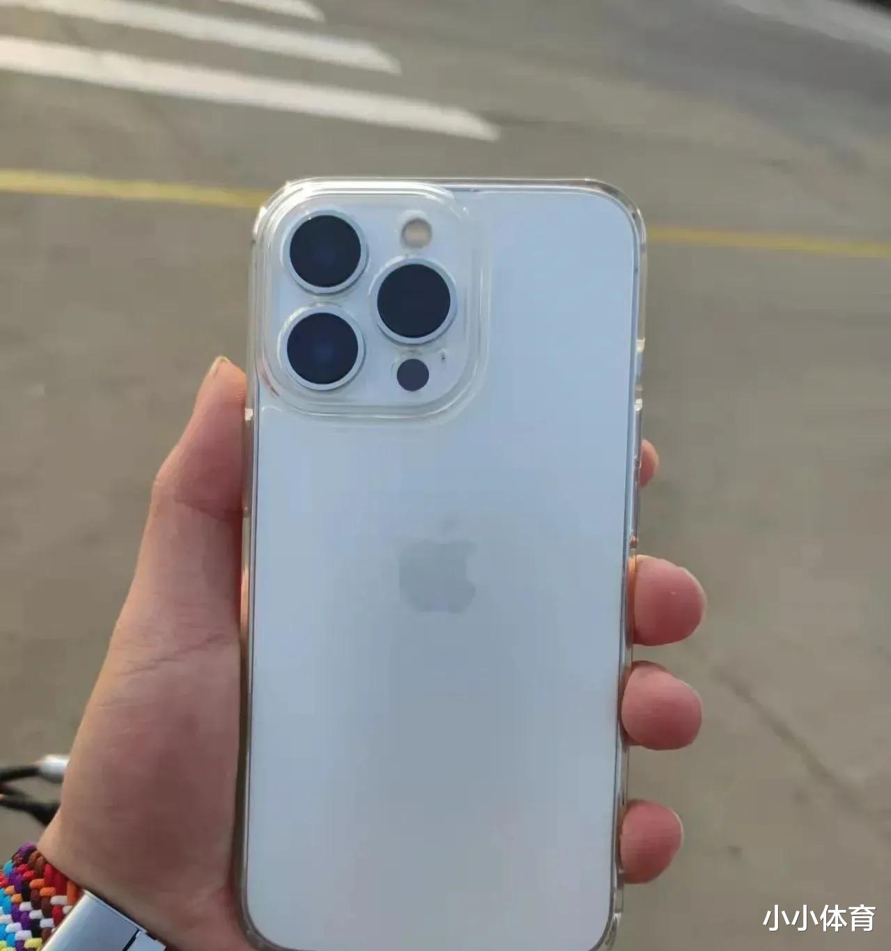 |苹果1200万像素前置比国产5000万像素前置拍照好，说明什么？