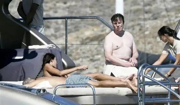 伊隆·马斯克|马斯克肥成这样了？连他爹都看不下去了！