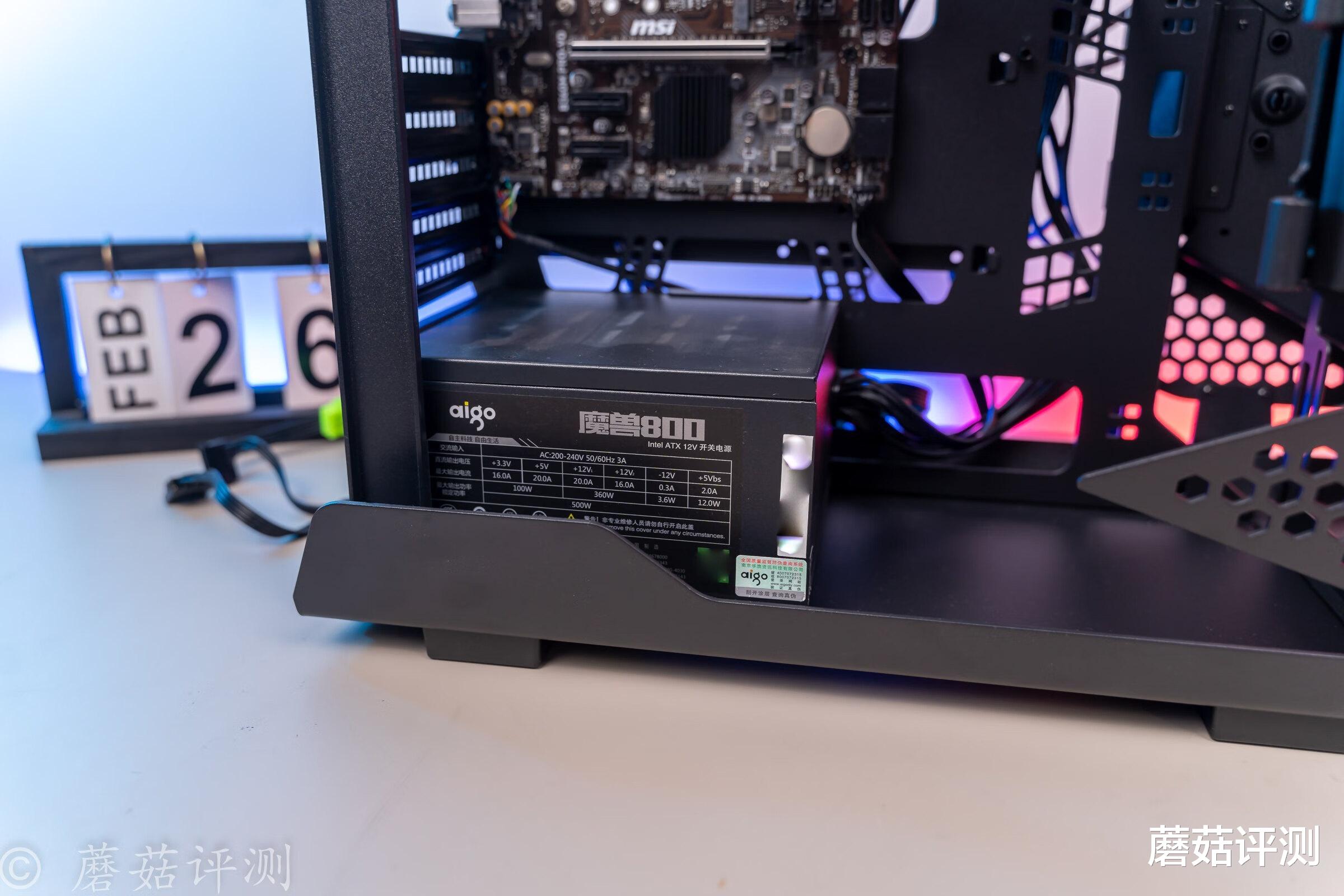 机箱|电脑主机也可以玩“姿态”？异型主机搭配三台显示器的“电竞房”搭建