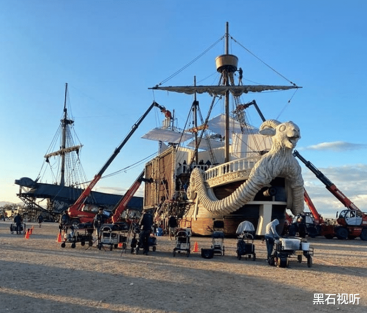 海贼王|《海贼王》真人版剧照曝光！草帽海贼团船实体化被打造