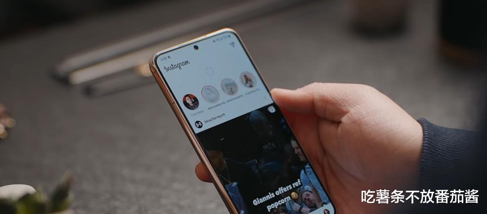 诺基亚|小屏旗舰怎么选？看完小米12S和三星S22的配置，我陷入了沉默