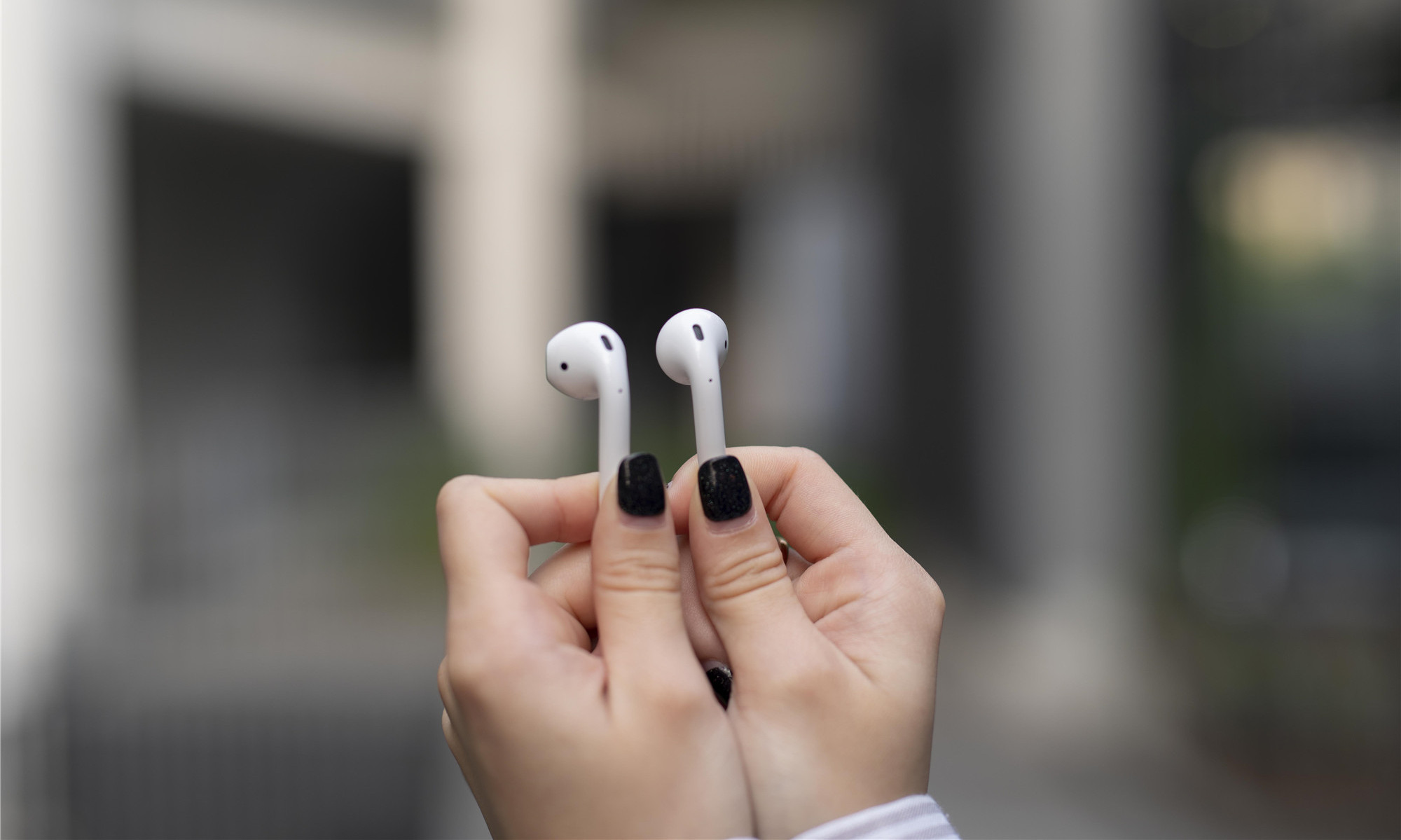 苹果|AirPods卖爆了!真无线耳机出货量暴增:苹果占比达32%