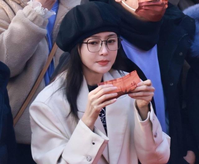 秦岚|42岁秦岚又一部新剧来袭，看清男主后，网友：没有一位颜值差的