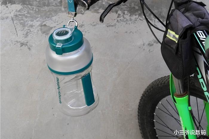 |摩飞便携榨汁桶：随时补水，40秒鲜榨，喝出美美好肌肤！