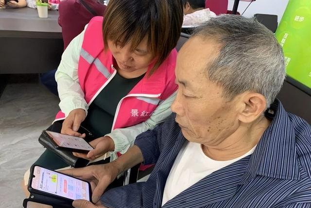 carplay|为啥老人用手机只推荐华为和小米，原因很“刺耳”，但却很现实！