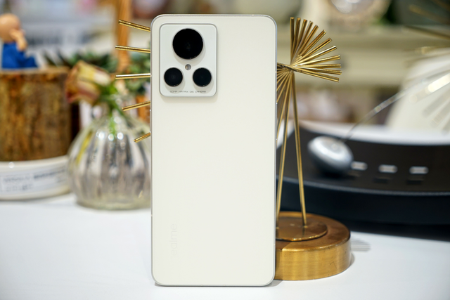 小米科技|新机怎么选？真我GT2大师探索版、iQOO 10、小米详评