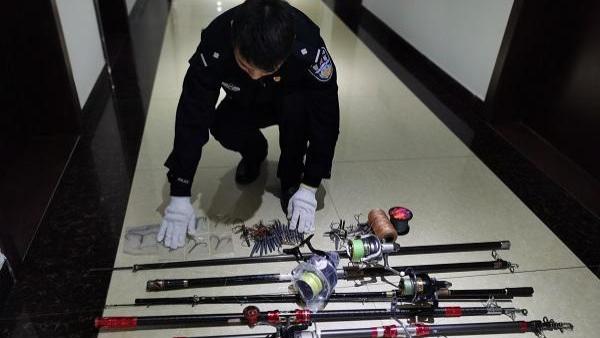 九江|江西九江：19名“假钓友”在长江锚鱼被抓，现场查获100多斤江鱼
