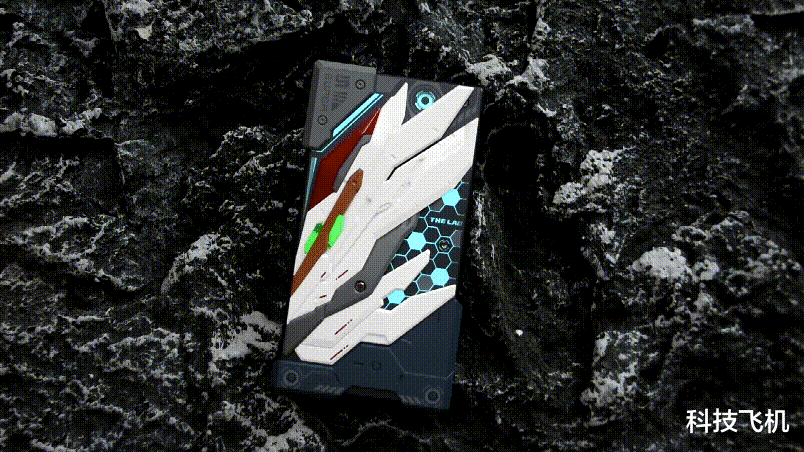 英特尔|可拼装,黑科技加特,能玩又能充电的拼装充电宝来了