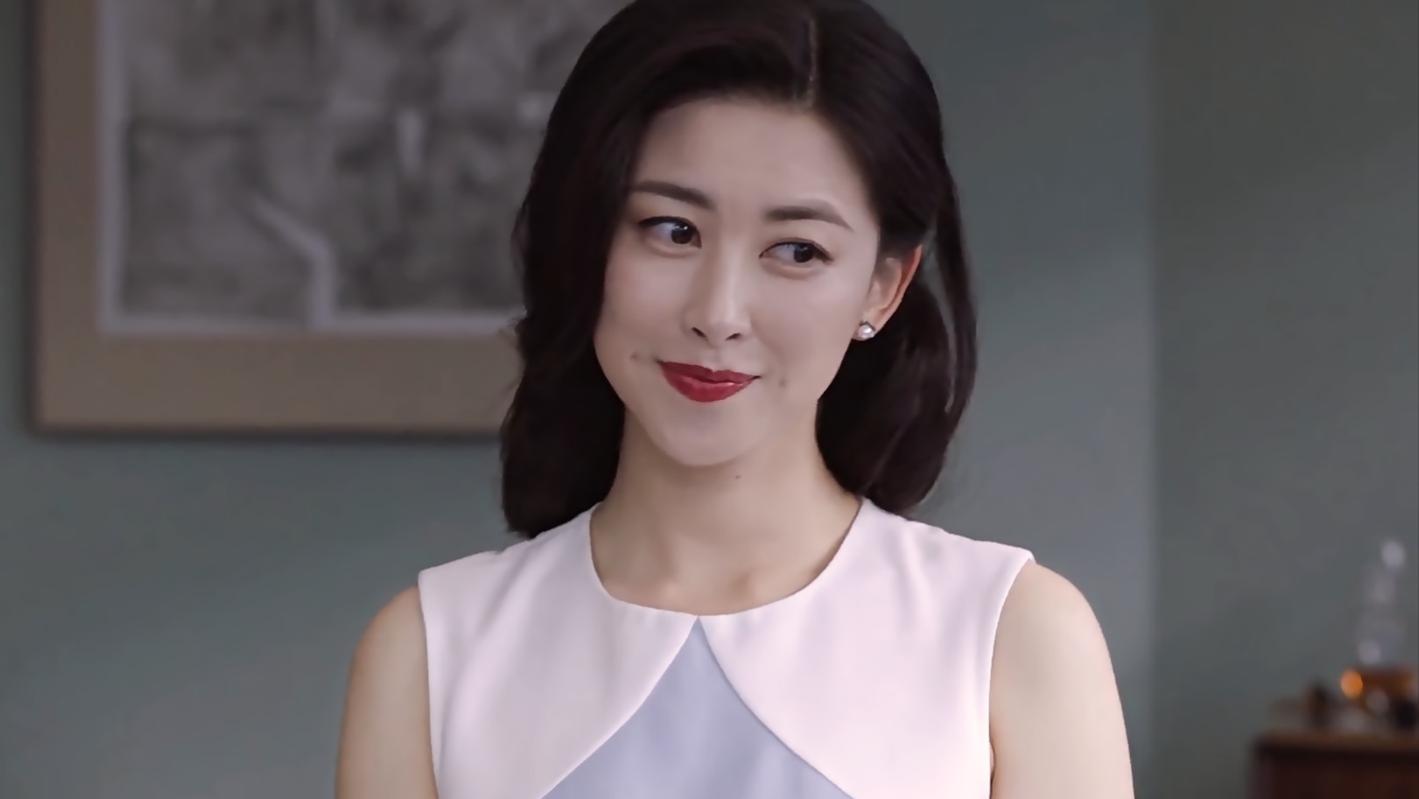 朱珠|“全球百美”朱珠：晒一家5口出游照，8个月女儿乖乖待在爸爸怀里