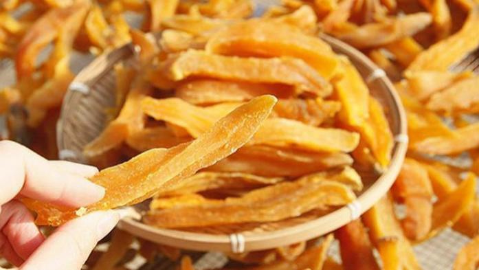 土豆|晒红薯干，切记别直接晒，外婆教我2招，金黄不发黑，甜糯有嚼劲