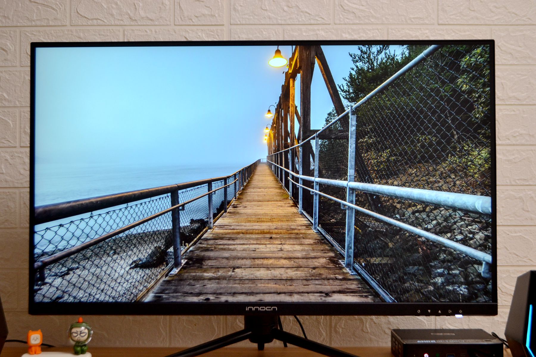 显示器|显示器今年太卷了!不到2K就能入手32吋4K显示器,联创32C1U首测