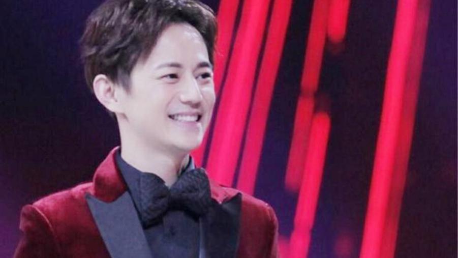 何炅|“当红时高朋满座，落魄时无人问津”，现在的何炅可能对这句话感触最深