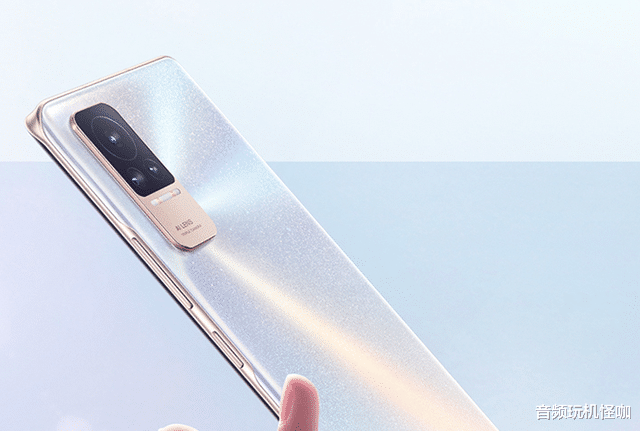 飞信|性能早已成为过去式，从定价2599元的小米手机，思考出一些道理