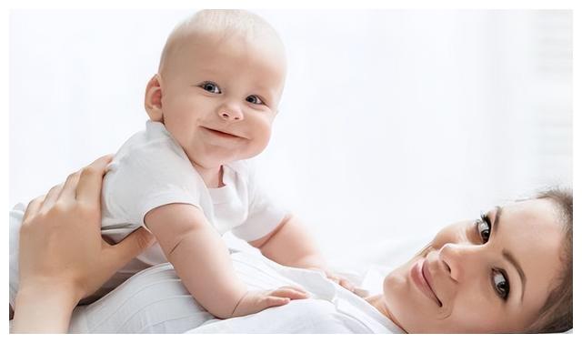 为啥吃奶粉的宝宝能睡整觉，吃母乳的却夜奶频繁？不是母乳没营养