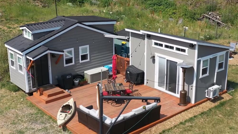 夫妻俩买下两间14㎡蜗居，拼凑成带院子的乡下小家，一住就是6年