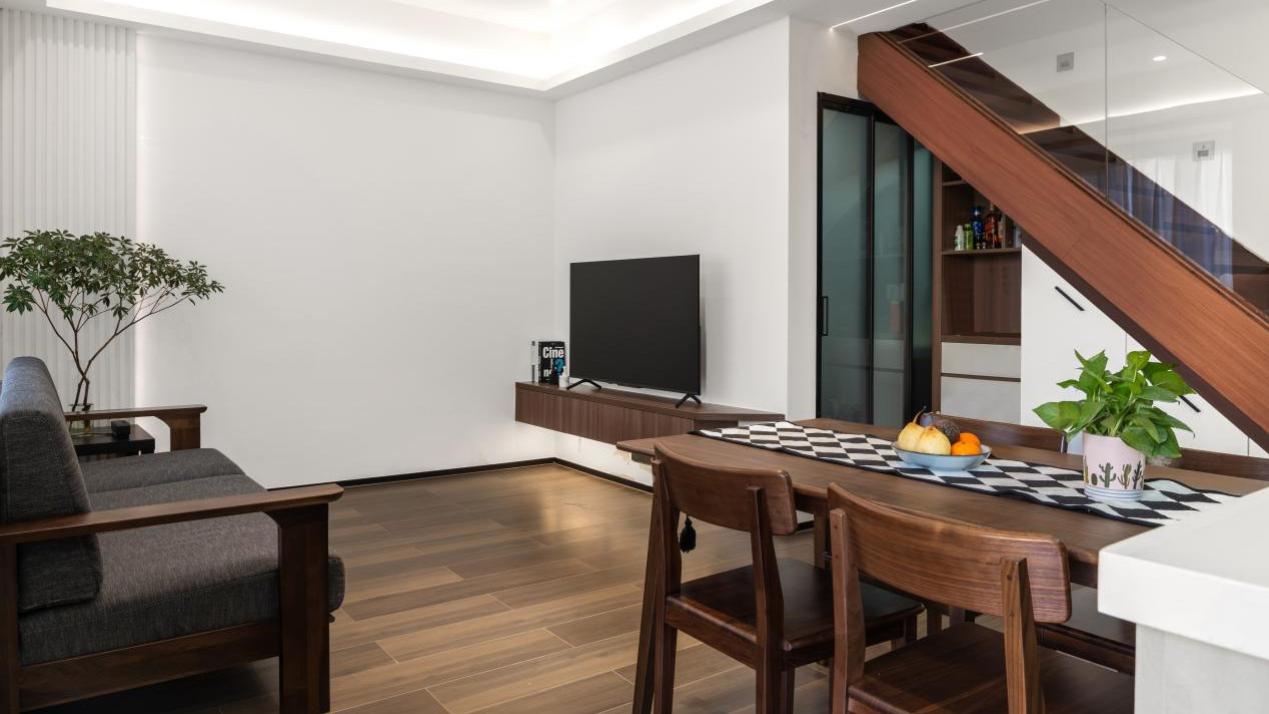 这套90㎡复式三居室，满屏皆是阳刚之气