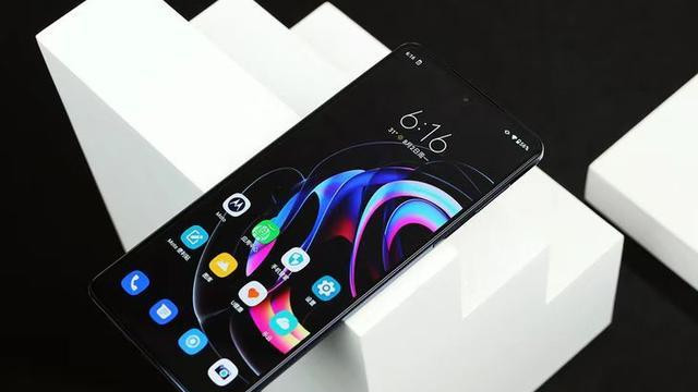 摩托罗拉|从3299降至1799，50倍变焦+256GB，骁龙870坐镇