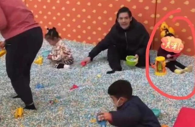 郭碧婷|郭碧婷一家三口被偶遇，抱娃姿势引争议，网友：不愧是豪门