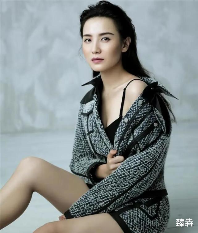 谜一样的小宋佳, 游走于两个已婚男人之间仍单身, 不值得同情