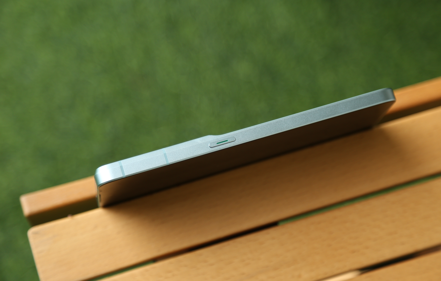 oppo reno|超窄边框+一体化设计，Reno8 Pro+打破设计同质化，轻薄让人惊喜