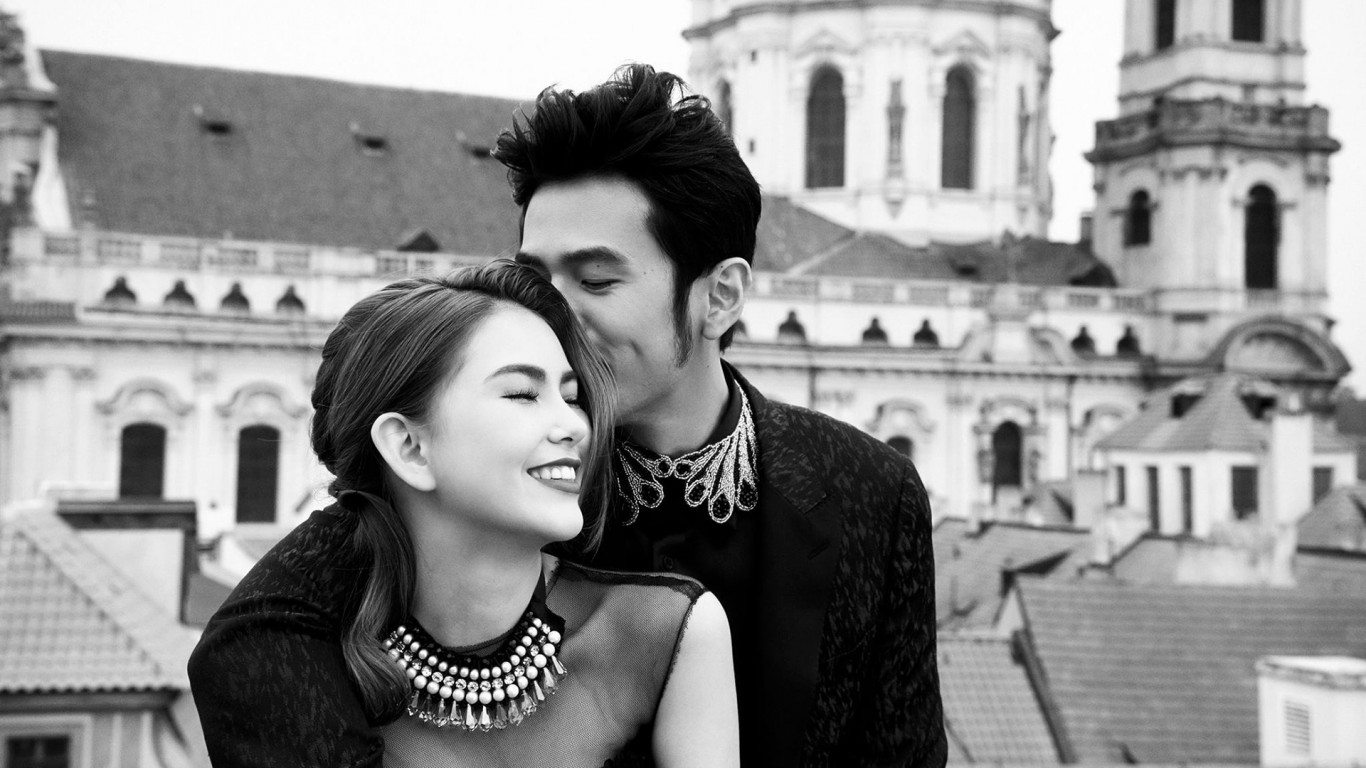 昆凌|昆凌官宣三胎女儿诞生！大方晒初生女儿正脸，五官清秀宛如洋娃娃