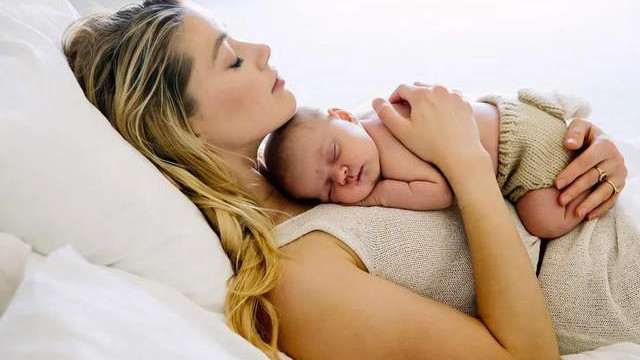 约翰尼·德普|德普美艳前妻代孕当妈，孩子父亲是迷，千亿富豪被吓怕，三流作家都不敢写的