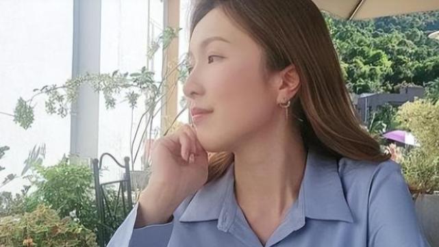 郭嘉文|郭嘉文再现贵妇生活！与闺蜜悠闲聚餐，与李泽楷感情疑稳定