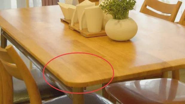 家里餐桌万万别买这种，有钱人从不买，小心发不了财