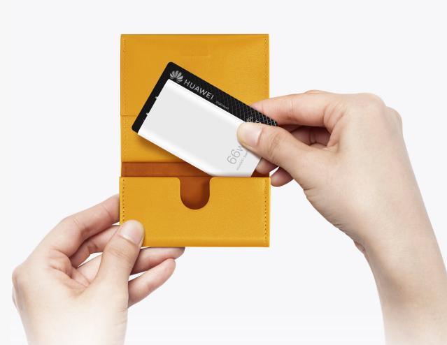 华为|华为超轻薄66W快充,小到可以放进钱包,Mate40手机,平板都能用