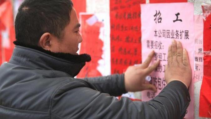 比亚迪|工厂发万元奖金，还安排相亲，年轻人为什么还“提桶跑路”？