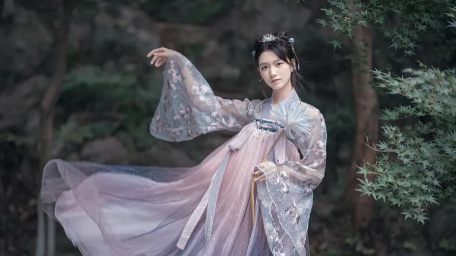 和亲失败后，强悍野性的英俊继子对我强取豪夺，“母后，能给我生儿育女的只有你！“