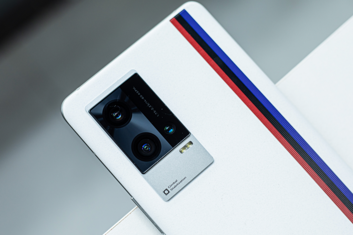 iqoo|直降2400元!120W快充+三星E5屏,微云台旗舰更亲民了