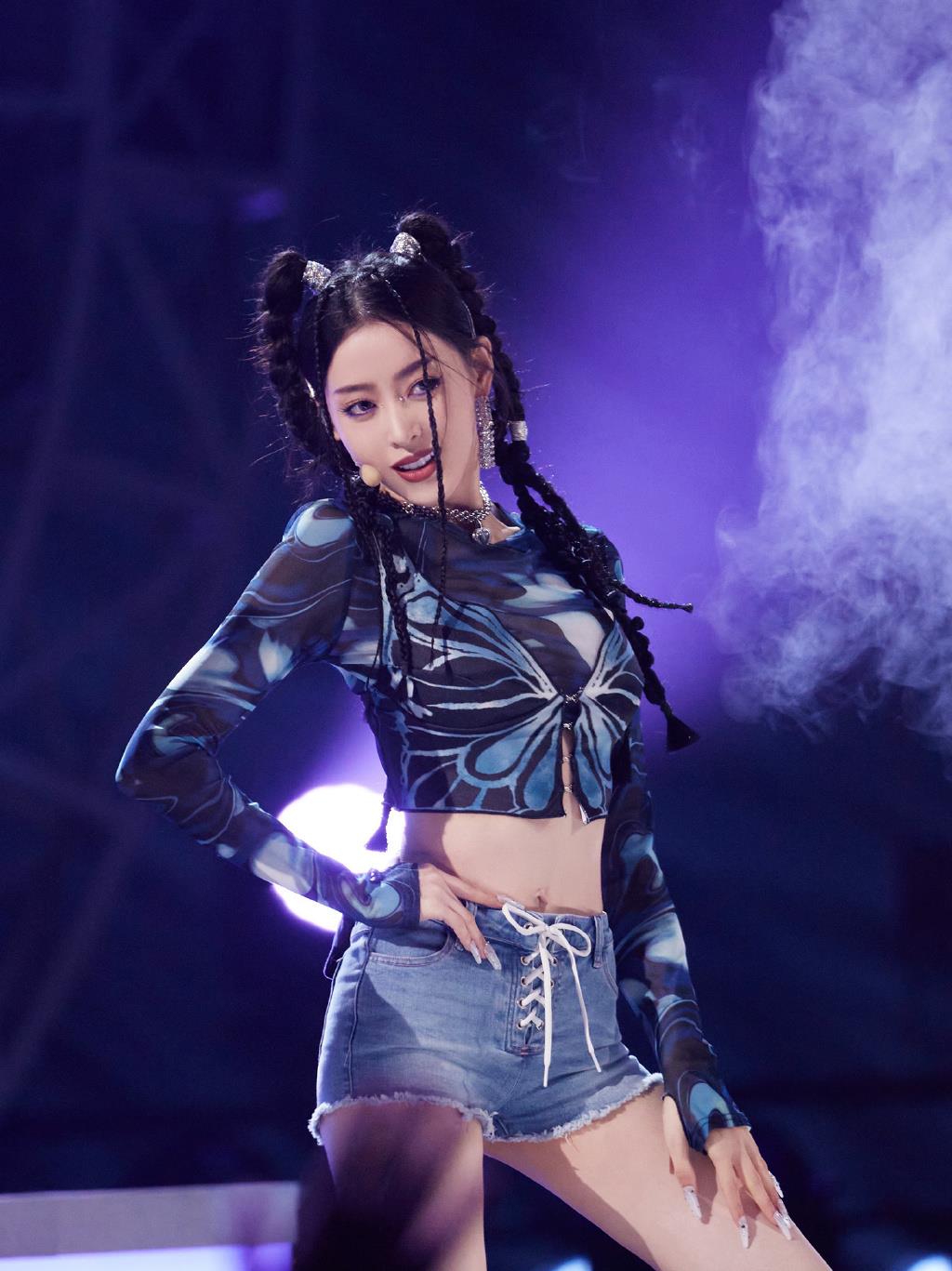 张天爱|这造型没点颜值和身材真驾驭不住,网友:像从动漫走出来的