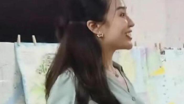 戴璐19岁时的毕业照就显露出那个时候她骨子里的靓丽颜值品质