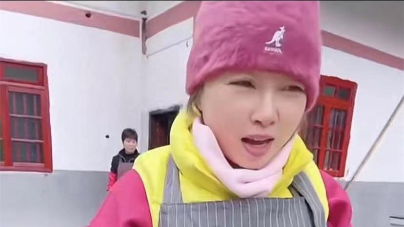 刘玉翠|港星刘玉翠现身乡村生活！亲自下地干活洗菜生柴，打扮简朴似村妇