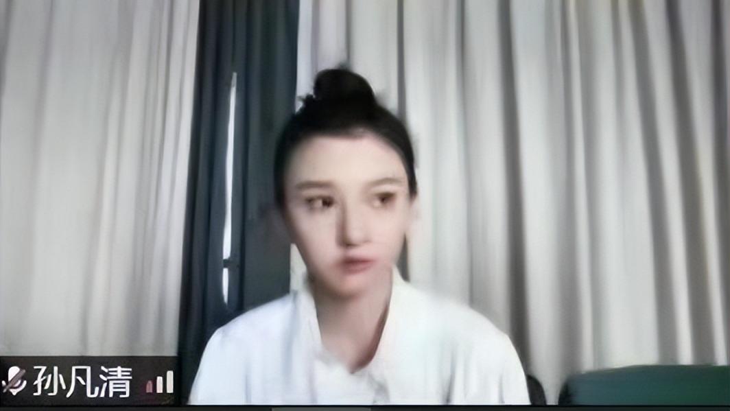 宋祖儿|北电18级毕业答辩线上进行，秦牛正威钟丽丽等现身，宋祖儿神情紧张