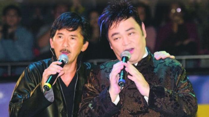 张伟文|知名歌手确诊半个月脱离危险期！经纪人不离不弃，儿子却从未露面