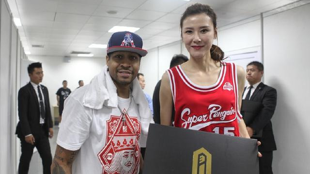 阿伦·艾弗森|为养活艾弗森被送进监狱，成名后的艾弗森如何回报养父弗里曼？