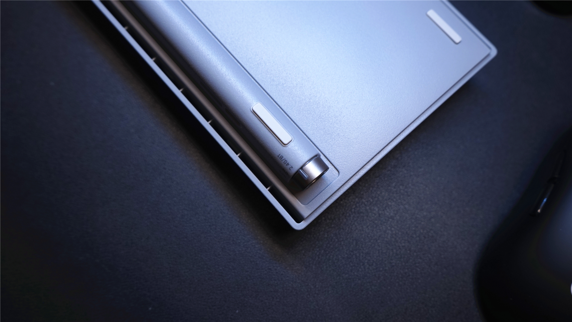 设计师|设计师的桌搭配好物—Lofree洛斐小翘100三模机械键盘使用体验